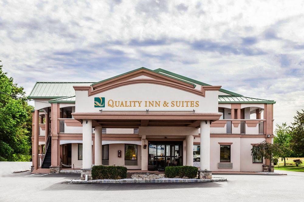 Quality Inn & Suites Quakertown-Allentown エクステリア 写真