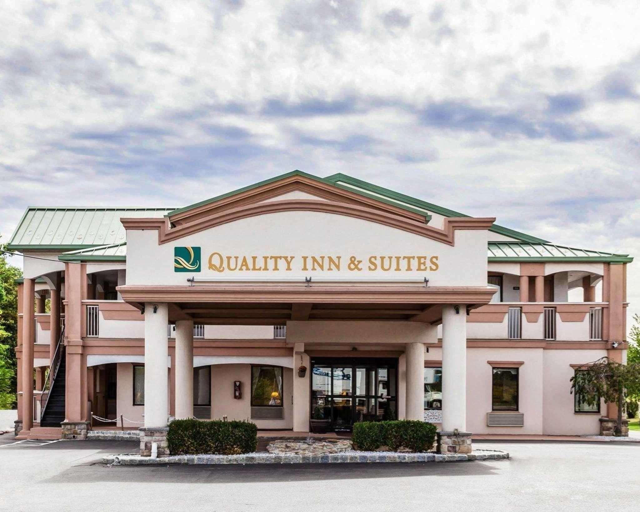 Quality Inn & Suites Quakertown-Allentown エクステリア 写真